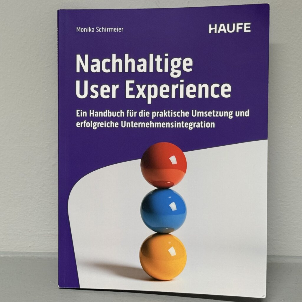 Buchtitel mit Titeltext, blauerm Hintergrund und einem Foto von drei Kugeln, die übereinander balancieren