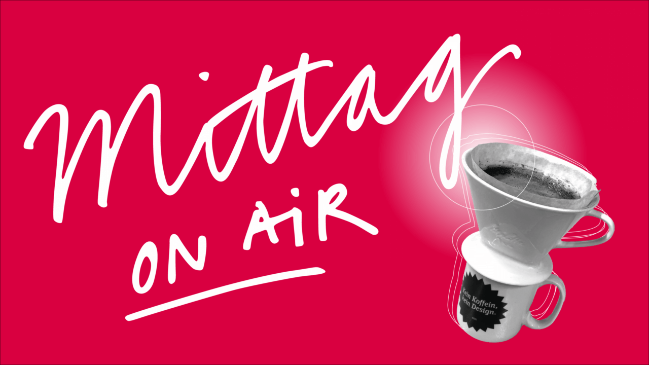 Handletterin „Mittag on air“ und daneben eine freigestellte Kaffeetasse mit Porzellanfilter.